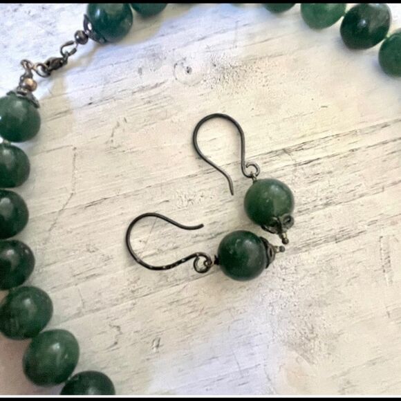 Green quartz beaded necklace and earrings set - Picture 8 of 13
